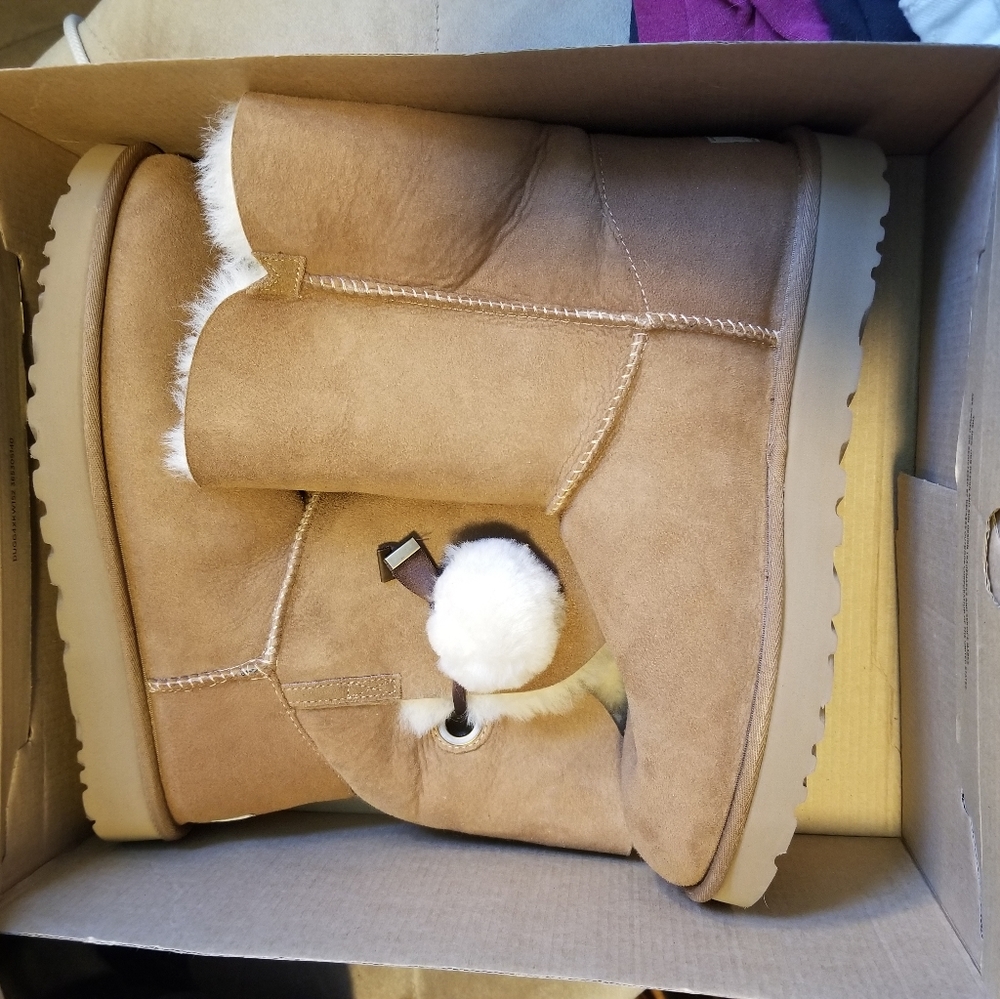 BNIB UGG Irina star charm boots